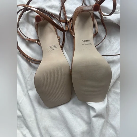 Steve Madden Tan Heeled Sandals with strappy design tie - Picture 4 of 6